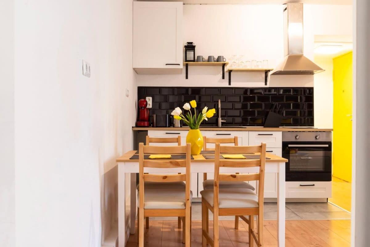 2 Bedroom In Great Location In Kreuzberg Berlin Eksteriør billede
